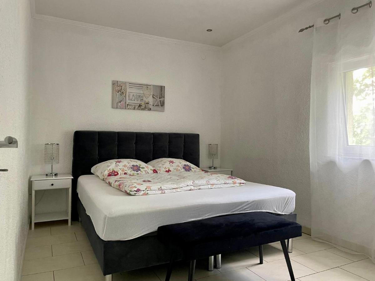 Easystay#4 Home Cinema Ferienwohnung In Kliniknaehe Mit Balkon, Boxspringbett & Netflix Бад-Ейнгаузен Екстер'єр фото
